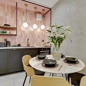Aura Iii & Free Parking By Downtown Apartment